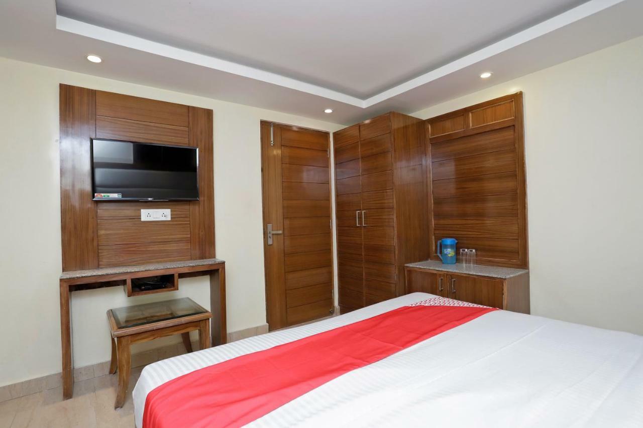Oyo 39066 Hotel Star View Массури Экстерьер фото